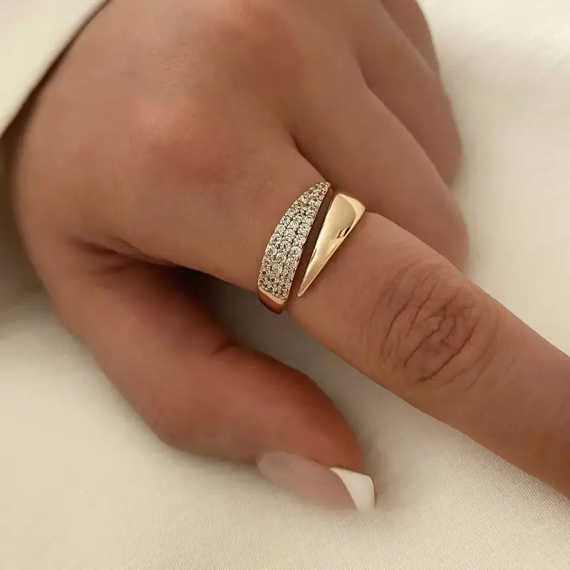 Elegante Anillo Dorado con Piedras Brillantes (Compra 1, llévate 1 gratis)